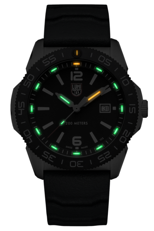 Luminox Pacific Diver 3120 Series 3121 Black/White Front Side Closed Center Night
