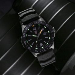 Luminox Pacific Diver 3120 Series 3121 Black/White Front Side Closed With Background