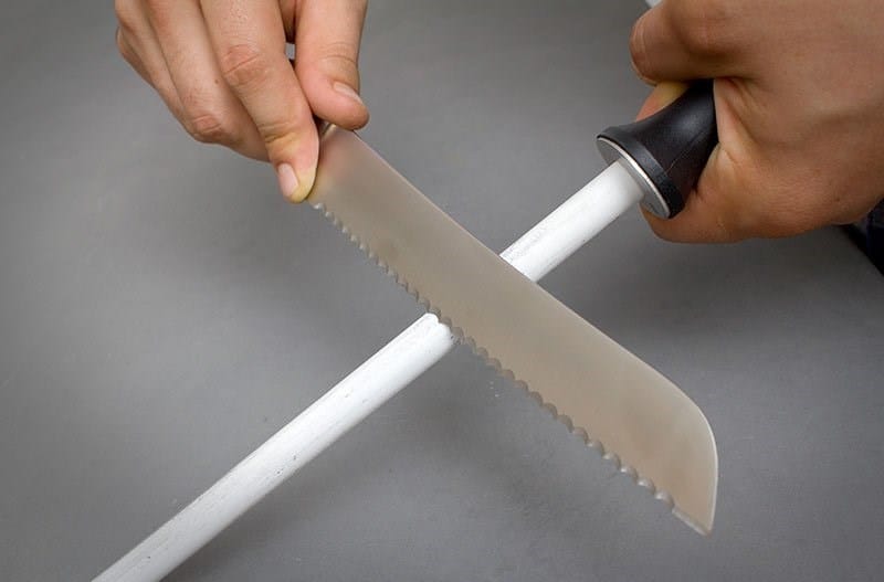 learn how to sharpen a serrated knife